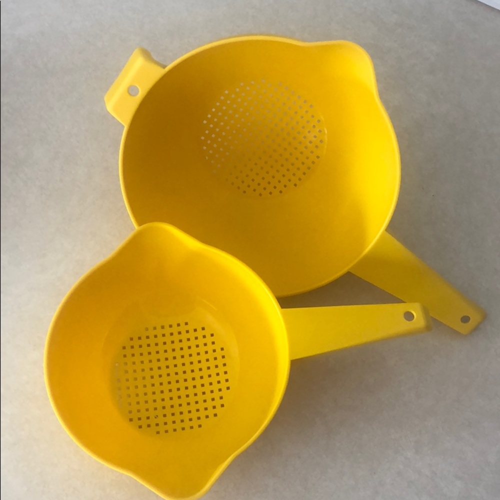 Tupperware Strainers -yellow like new “8 & “9.5